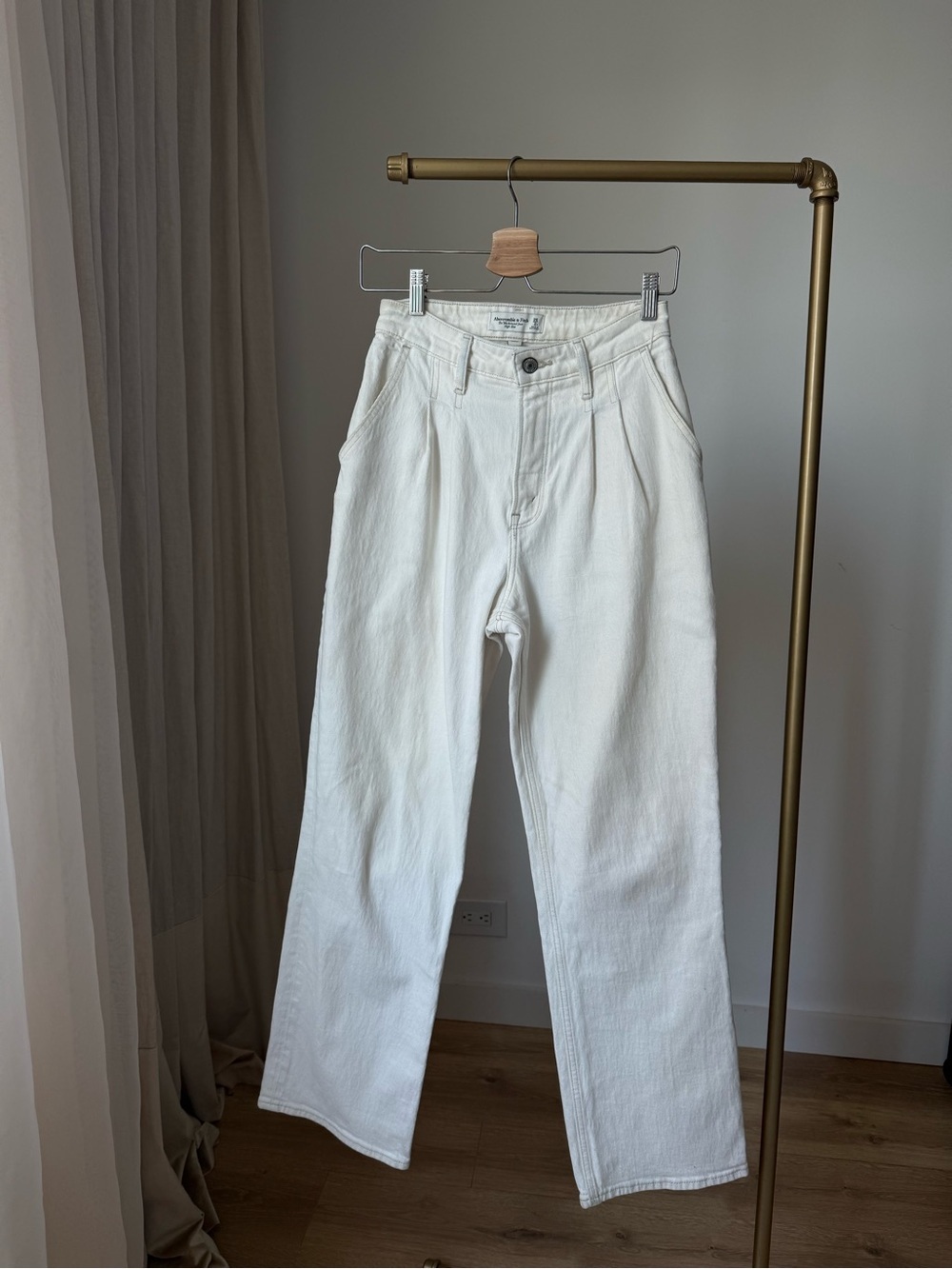 Abercrombie Curve Love 90s Relaxed Pleated Jeans 26 - Picture 2 of 10